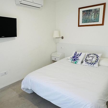 Apartamentos Turisticos Victoria 阿尔姆尼卡 外观 照片