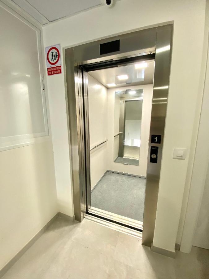Apartamentos Turisticos Victoria 阿尔姆尼卡 外观 照片