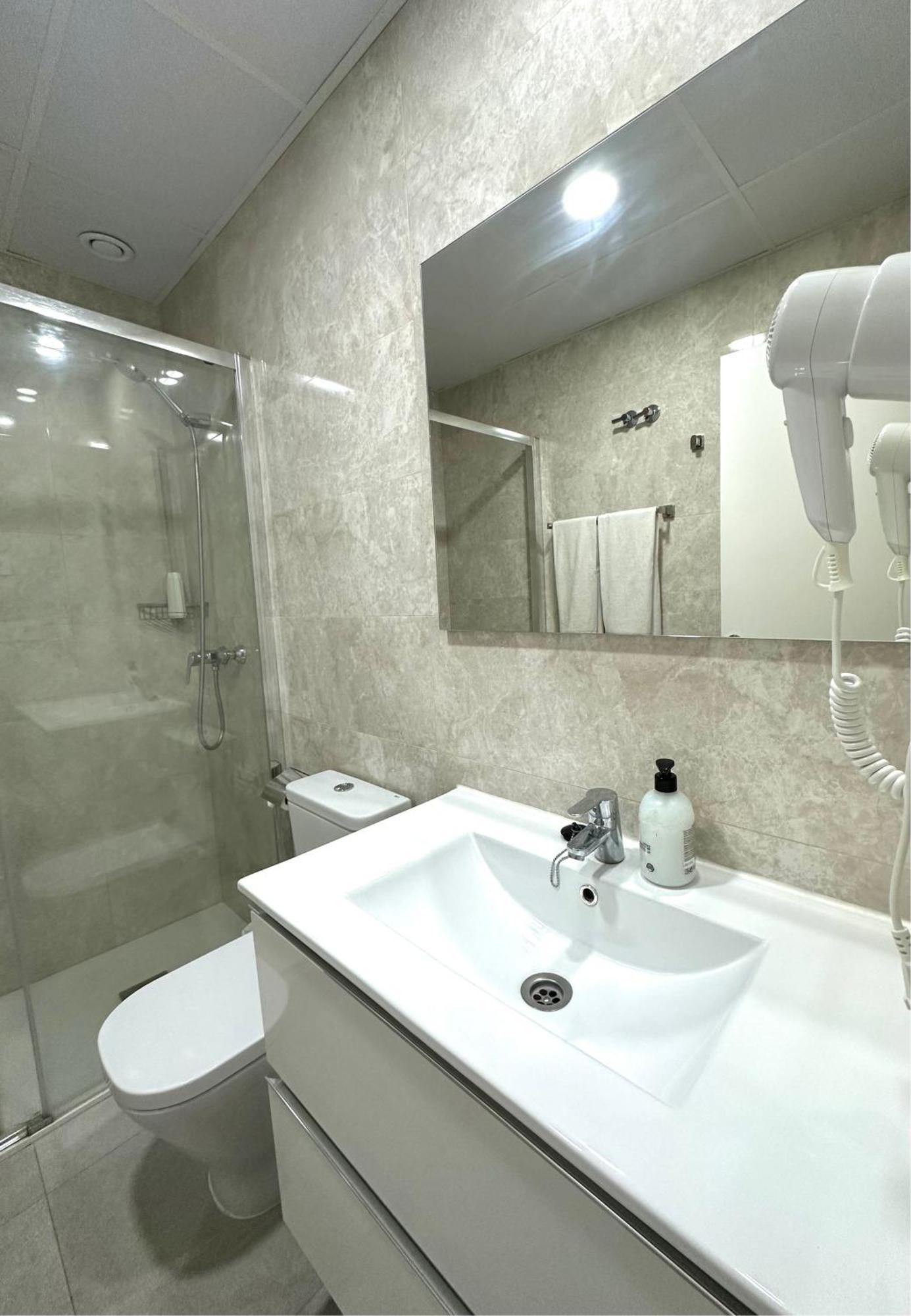 Apartamentos Turisticos Victoria 阿尔姆尼卡 外观 照片