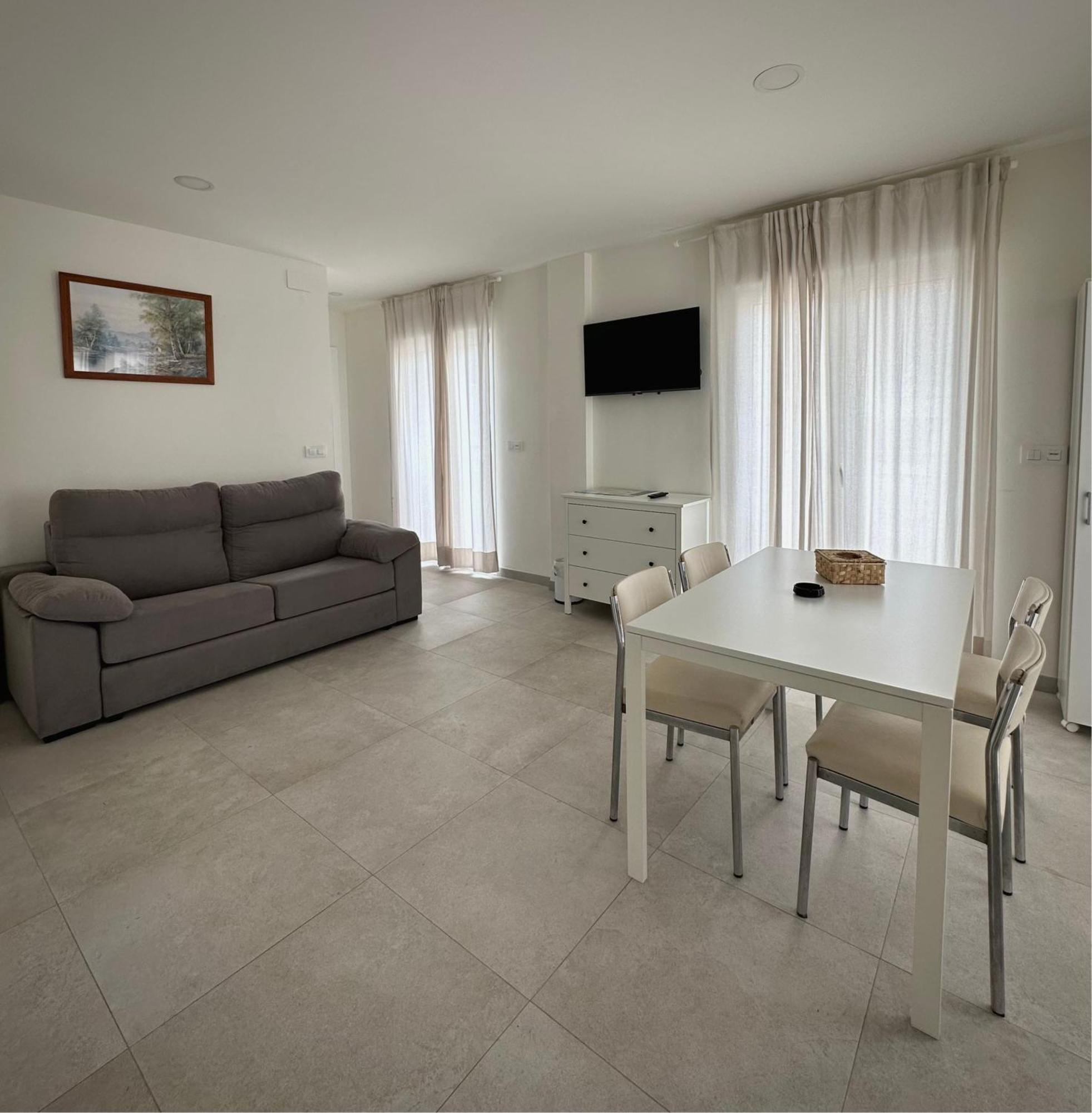 Apartamentos Turisticos Victoria 阿尔姆尼卡 外观 照片