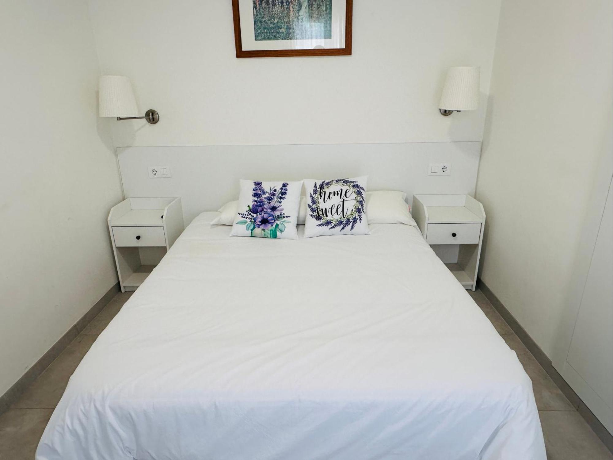 Apartamentos Turisticos Victoria 阿尔姆尼卡 外观 照片