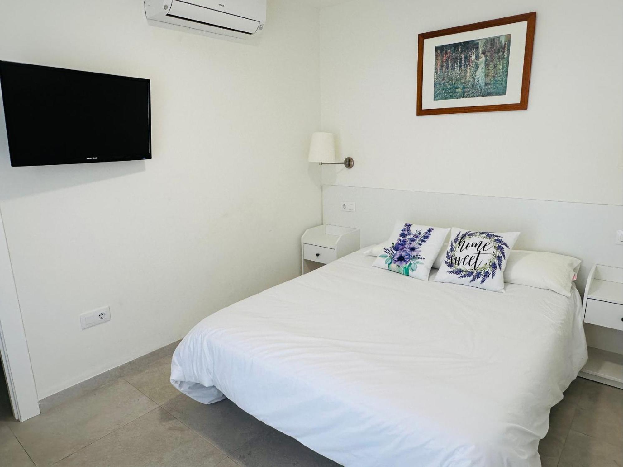 Apartamentos Turisticos Victoria 阿尔姆尼卡 外观 照片